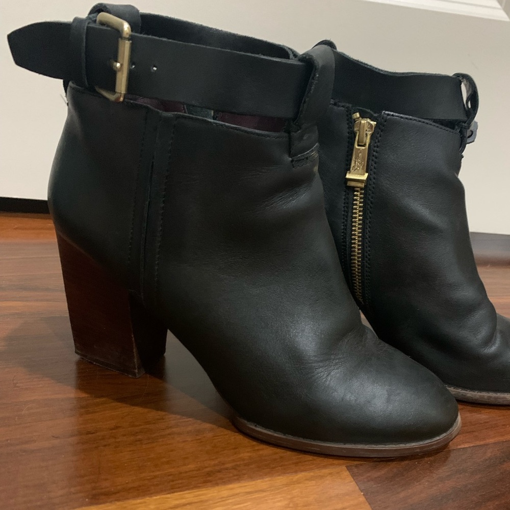 Report signature leather ankle strap boots sz 9